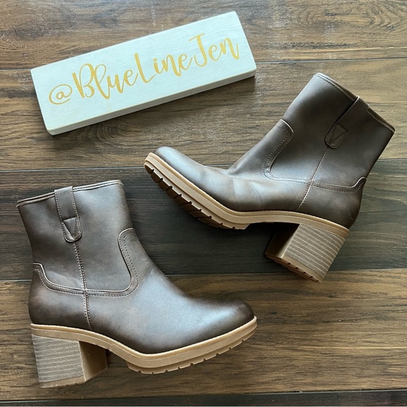 Dr. Scholl's Shoes - Dr Scholls Pearl Lug Sole Boots NWOT